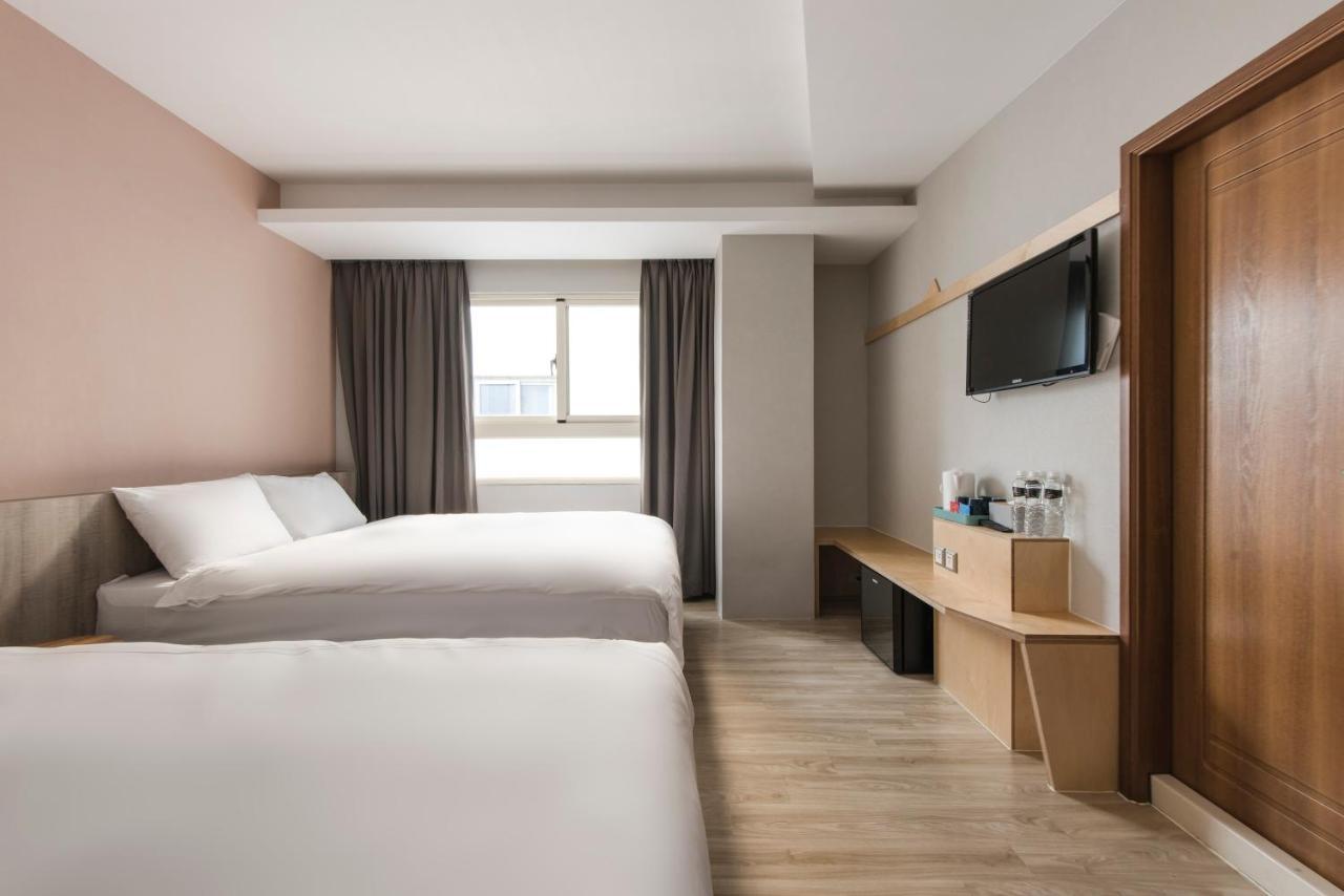 Sparrow Hotel Taichung Esterno foto